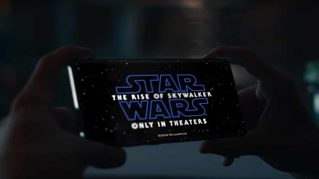 samsung_joins_forces_with_star_warstm_for_holiday_collaboration_film