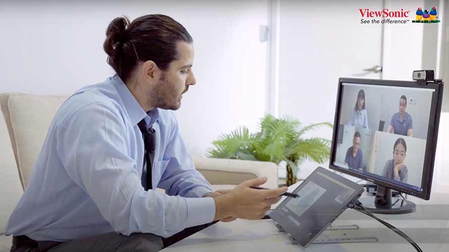 Χρησιμοποιώντας έναν φορητό ψηφιακό πίνακα, οι εκπαιδευτικοί είναι σε θέση να γράφουν και να λαμβάνουν σημειώσεις στην Notas